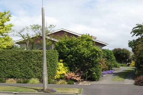 Photo of property in 34 Camberwell Place, Avonhead, Christchurch, 8042