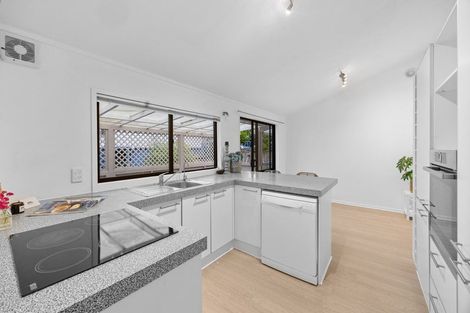 Photo of property in 66 Gledstane Road, Stanmore Bay, Whangaparaoa, 0932
