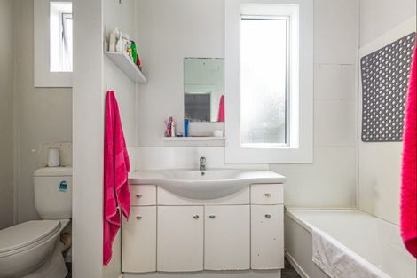 Photo of property in 33 Rewa Street, Takaro, Palmerston North, 4412