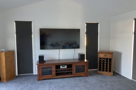 Photo of property in 11 Donnelly Street, Oakura, 4314