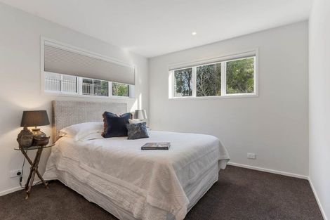 Photo of property in 32a Sandown Road, Rothesay Bay, Auckland, 0630