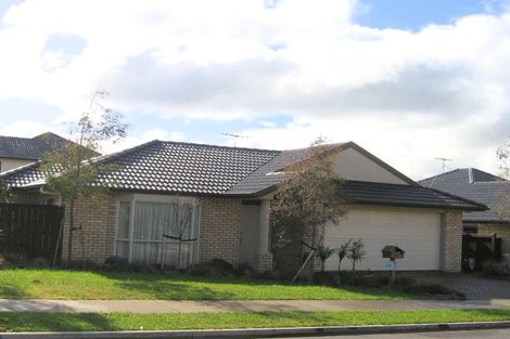 Photo of property in 3 Walter Haddrell Crescent, Flat Bush, Auckland, 2016
