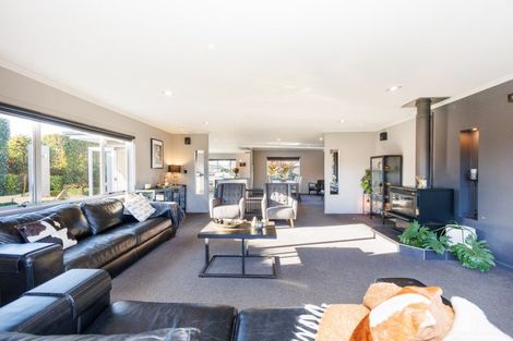 Photo of property in 12 Liberty Grove, Kelvin Grove, Palmerston North, 4414