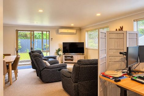 Photo of property in 25a Astley Avenue, New Lynn, Auckland, 0600