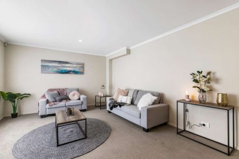 Photo of property in 17 Akeake Lane, Manurewa, Auckland, 2102