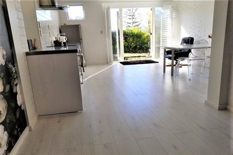 Photo of property in 33 Forrest Hill Road, Milford, Auckland, 0620