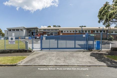 Photo of property in 35 Torino Street, Point England, Auckland, 1072