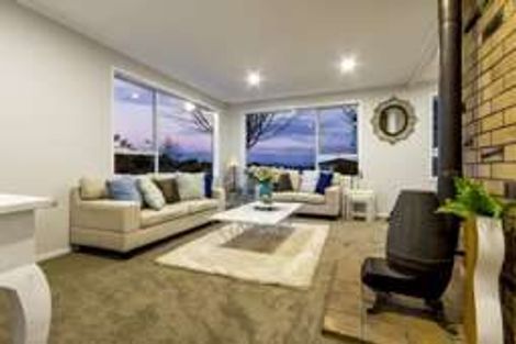 Photo of property in 17 Wanita Place, Totara Vale, Auckland, 0629