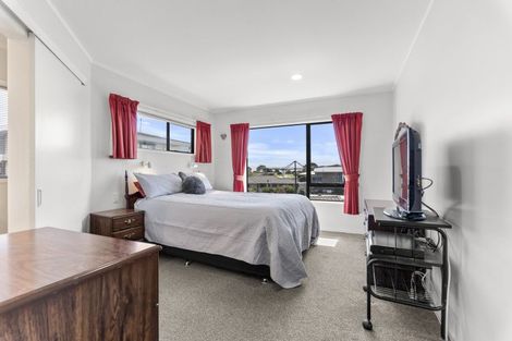 Photo of property in 9 Chatswood Grove, Fitzroy, New Plymouth, 4312