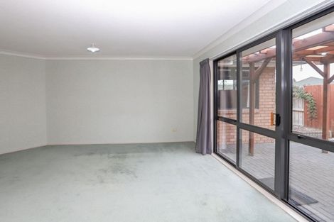 Photo of property in 16 Bouverie Crescent, Flagstaff, Hamilton, 3210