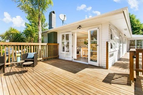 Photo of property in 48 Hilling Street, Titirangi, Auckland, 0604