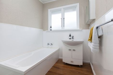 Photo of property in 2 Lothian Street, Ilam, Christchurch, 8041