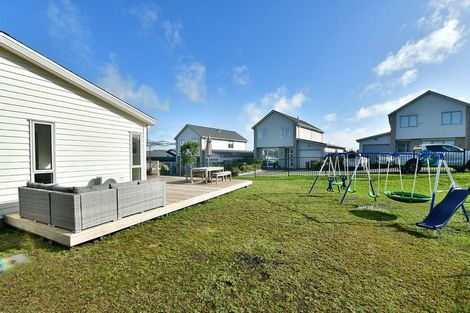 Photo of property in 33 Kaipuke Crescent, Gulf Harbour, Whangaparaoa, 0930