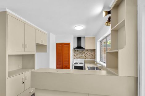 Photo of property in 3 Rika Place, Kawaha Point, Rotorua, 3010