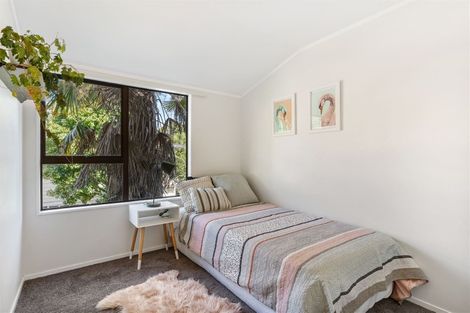 Photo of property in 9 Hale Crescent, Bayview, Auckland, 0629