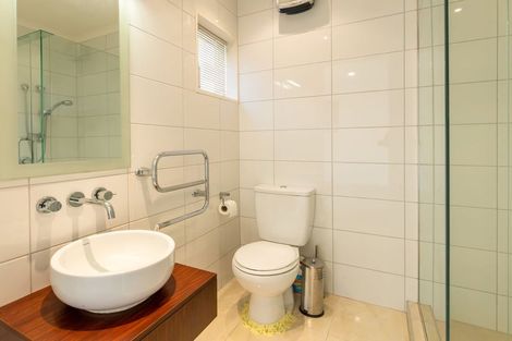 Photo of property in 40 Saint Andrews Square, Strowan, Christchurch, 8052