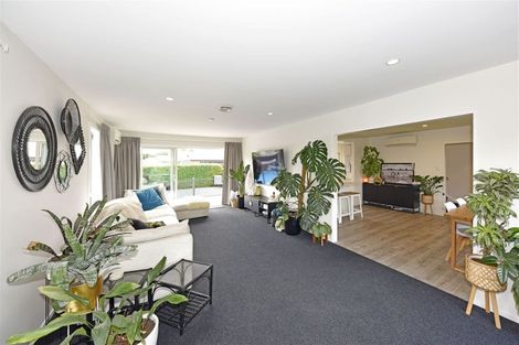 Photo of property in 7a Juniper Place, Burnside, Christchurch, 8053