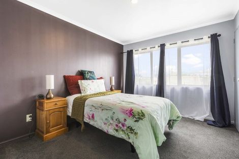 Photo of property in 15 Hollinger Place, Nawton, Hamilton, 3200