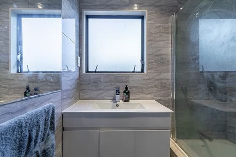 Photo of property in 1/13 Martin Place, Kelston, Auckland, 0602