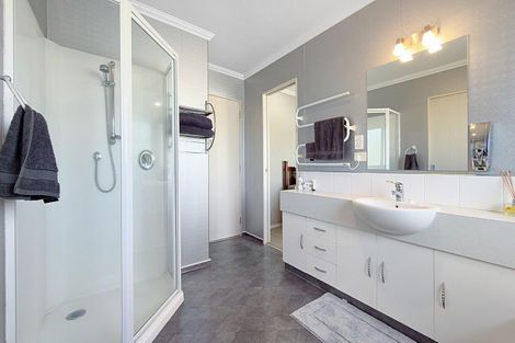 Photo of property in 131 Mayfair Avenue, Whangamata, 3620