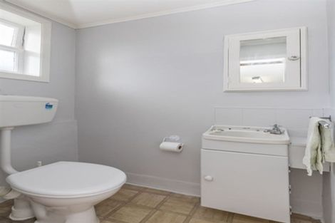 Photo of property in 57 Taylor Terrace, Tawa, Wellington, 5028