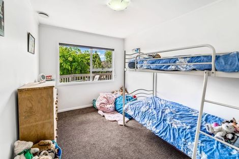 Photo of property in 5 Seabar Place, Glen Eden, Auckland, 0602