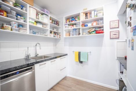 Photo of property in 9 Linmor Place, Terrace End, Palmerston North, 4410