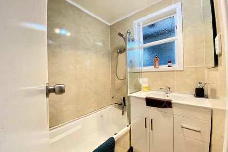 Photo of property in 98/98a Glenpark Avenue, Frankleigh Park, New Plymouth, 4310