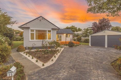Photo of property in 25 Derrett Place, Saint Martins, Christchurch, 8022
