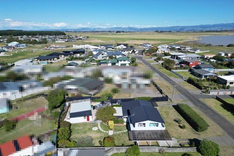 Photo of property in 35 Shortt Street, Foxton Beach, Foxton, 4815