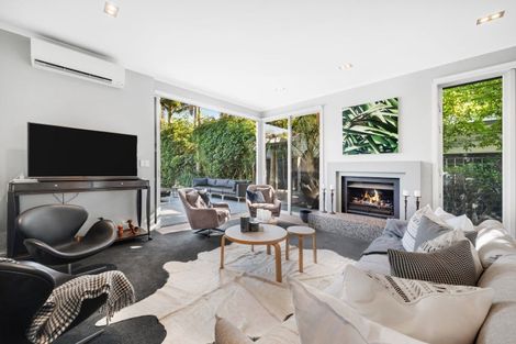 Photo of property in 20 Marine Parade, Mellons Bay, Auckland, 2014