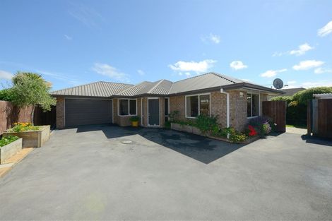 Photo of property in 2/10 Thistledown Place, Woolston, Christchurch, 8062