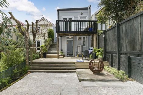 Photo of property in 15 Moir Street, Mount Victoria, Wellington, 6011