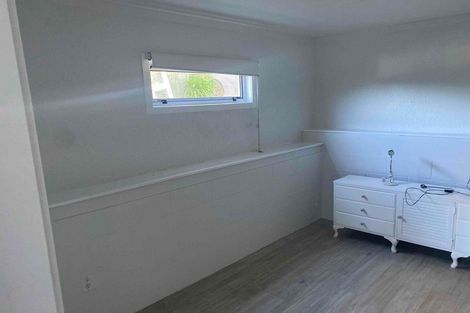 Photo of property in 176 Miromiro Road, Normandale, Lower Hutt, 5010