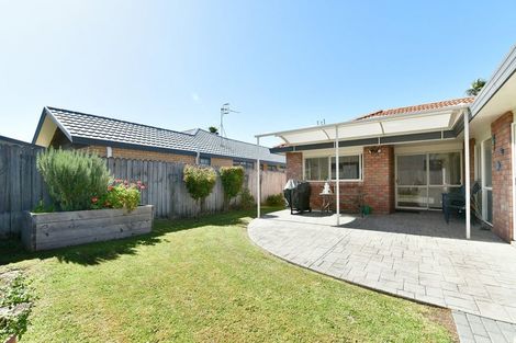 Photo of property in 110 Lakeside Drive, Orewa, 0931