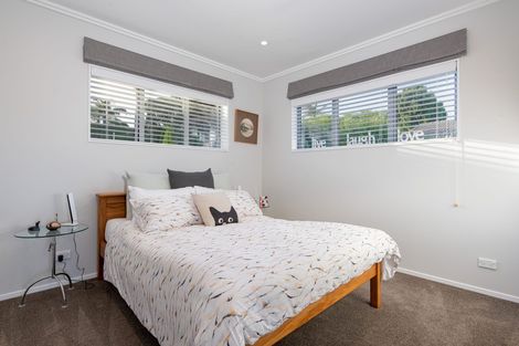 Photo of property in 3a Rossmore Terrace, Murrays Bay, Auckland, 0630