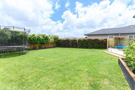 Photo of property in 14 Walter Ruddock Avenue, Kumeu, 0810