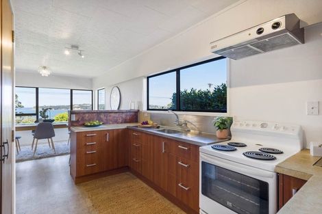 Photo of property in 12 Melandra Road, Stanmore Bay, Whangaparaoa, 0932