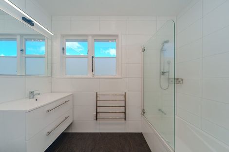 Photo of property in 35 Oswald Crescent, Paparangi, Wellington, 6037