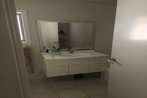 Photo of property in 2/64 Kawaha Point Road, Kawaha Point, Rotorua, 3010