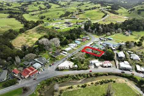 Photo of property in 10 Franklin Road, Paparoa, 0571