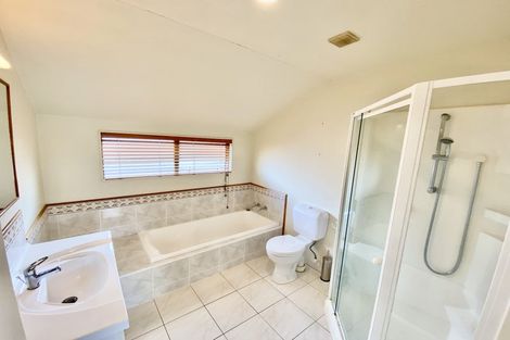 Photo of property in 2/16 Stoneleigh Court, Sunnynook, Auckland, 0632