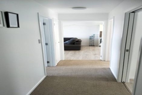 Photo of property in 32a Wade River Road, Stanmore Bay, Whangaparaoa, 0932