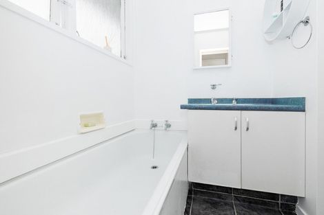 Photo of property in 19 Halswell Crescent, Westbrook, Palmerston North, 4412