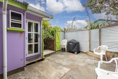 Photo of property in 63 Sea View Road, Baylys Beach, 0377
