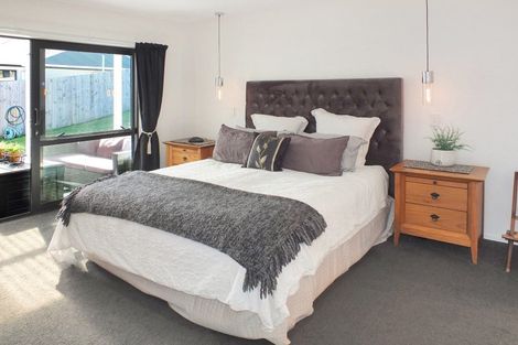 Photo of property in 17 Oxnam Place, Foxton Beach, Foxton, 4815