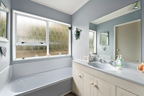 Photo of property in 22 Memphis Grove, Totara Park, Upper Hutt, 5018