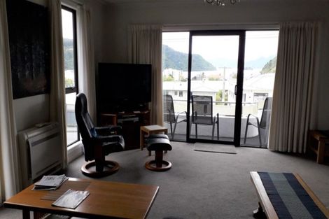 Photo of property in 20 Broadway, Picton, 7220