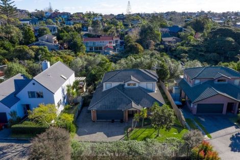 Photo of property in 15 Renlee Place, Shelly Park, Auckland, 2014