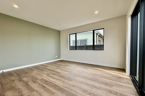 Photo of property in 77c Schoolside Road, Kumeu, 0810
